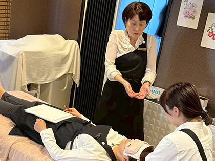 Bloom Beauty Schoolの講座風景