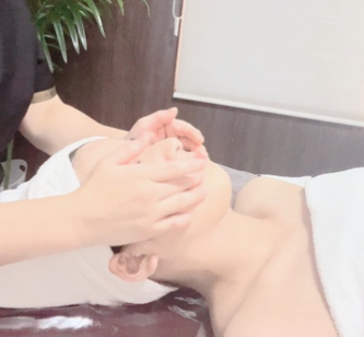 森山千恵インストラクターによる耳活Boost施術